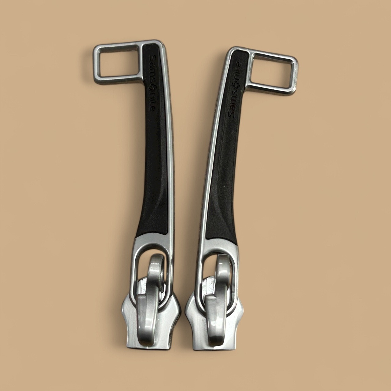 Samsonite Upscape zip runners